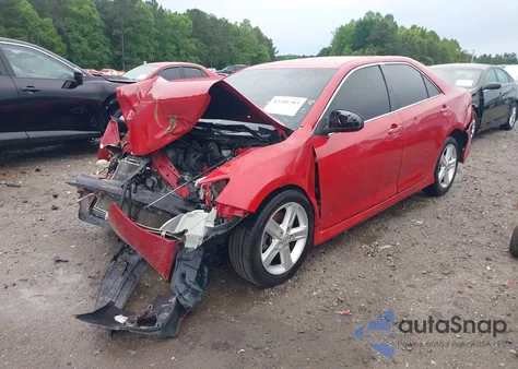 2014 Toyota Camry Se z USA, uszkodzony, nr VIN 4T1BF1FK0EU747857